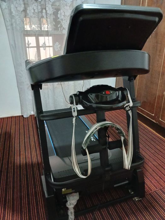 Продается срочно беговая дорожка пользовались месяц !