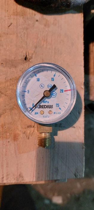 Продам манометр кислородный