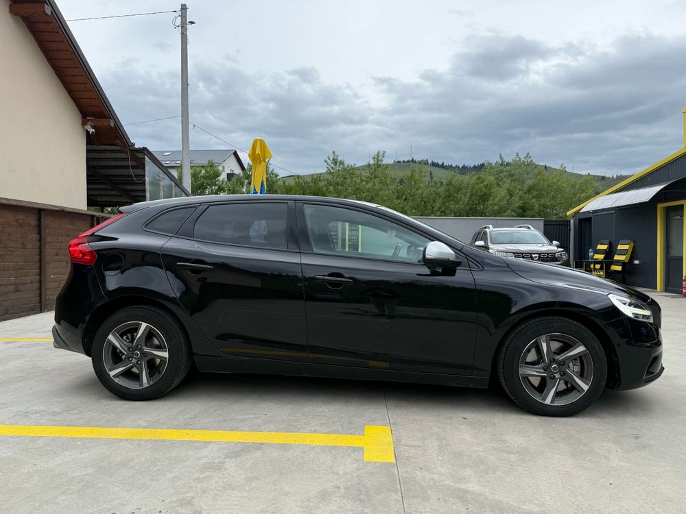 Volvo V40 D3 R design Automat 150 cai