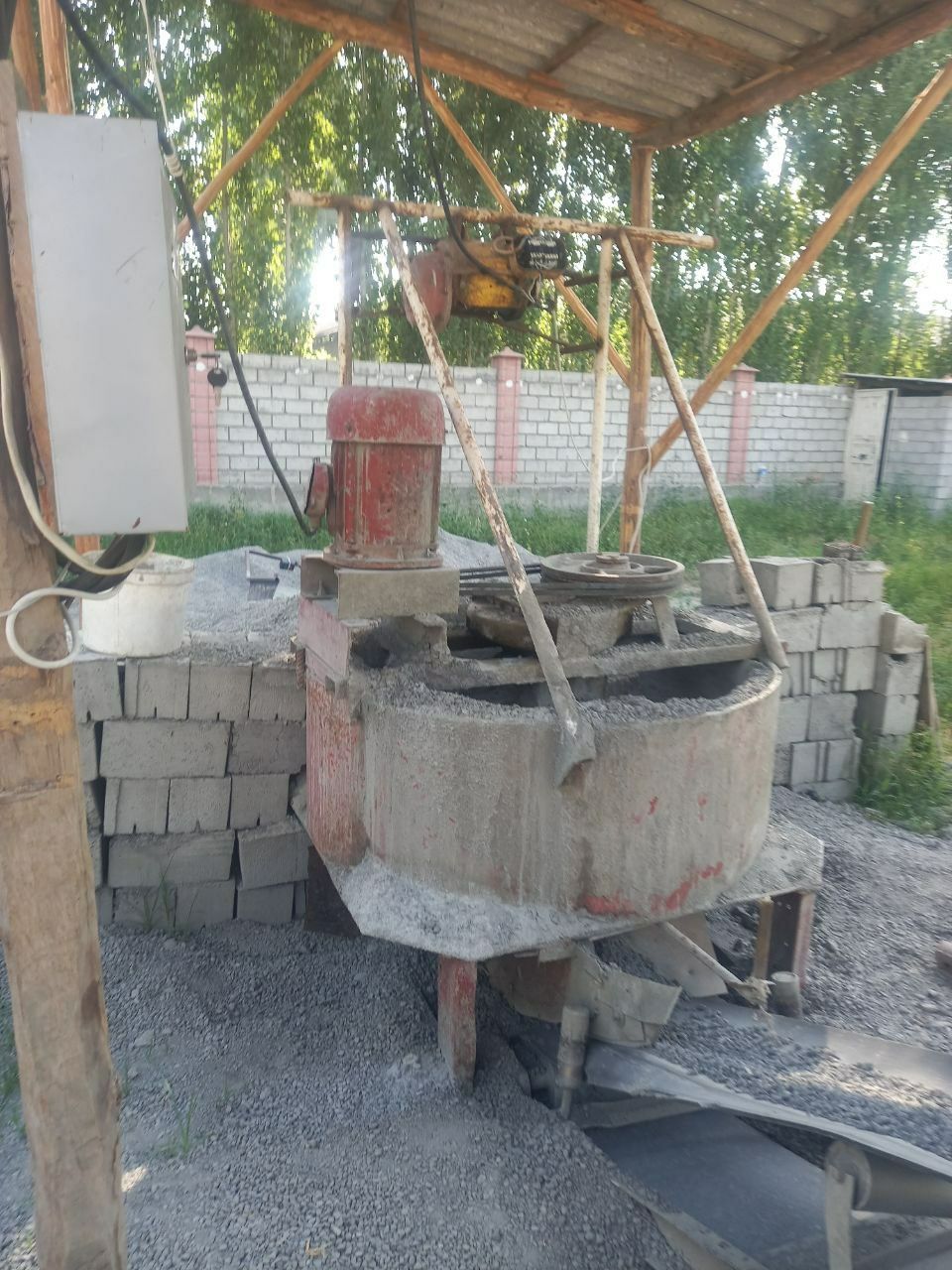 Shlakablok stanok fabrichniy.