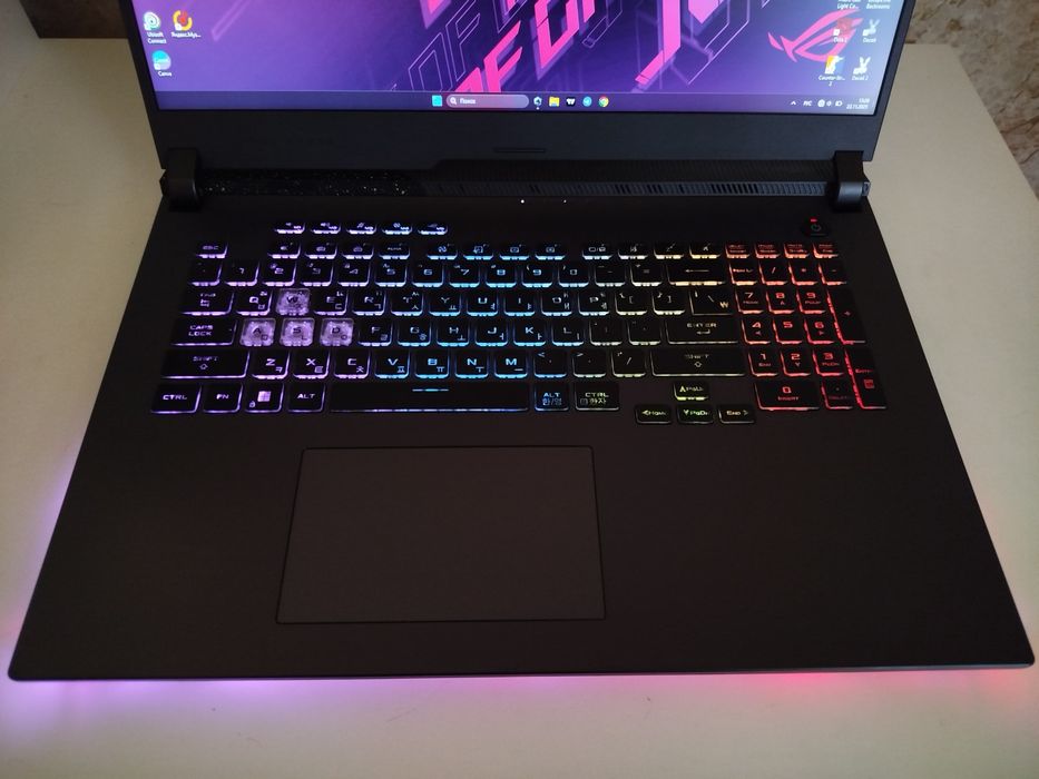 Продается игровой ноутбук Asus ROG Strix G17