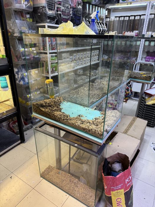 Продавам 3 големи стъклени оттделения за гризачи за зоомаазин