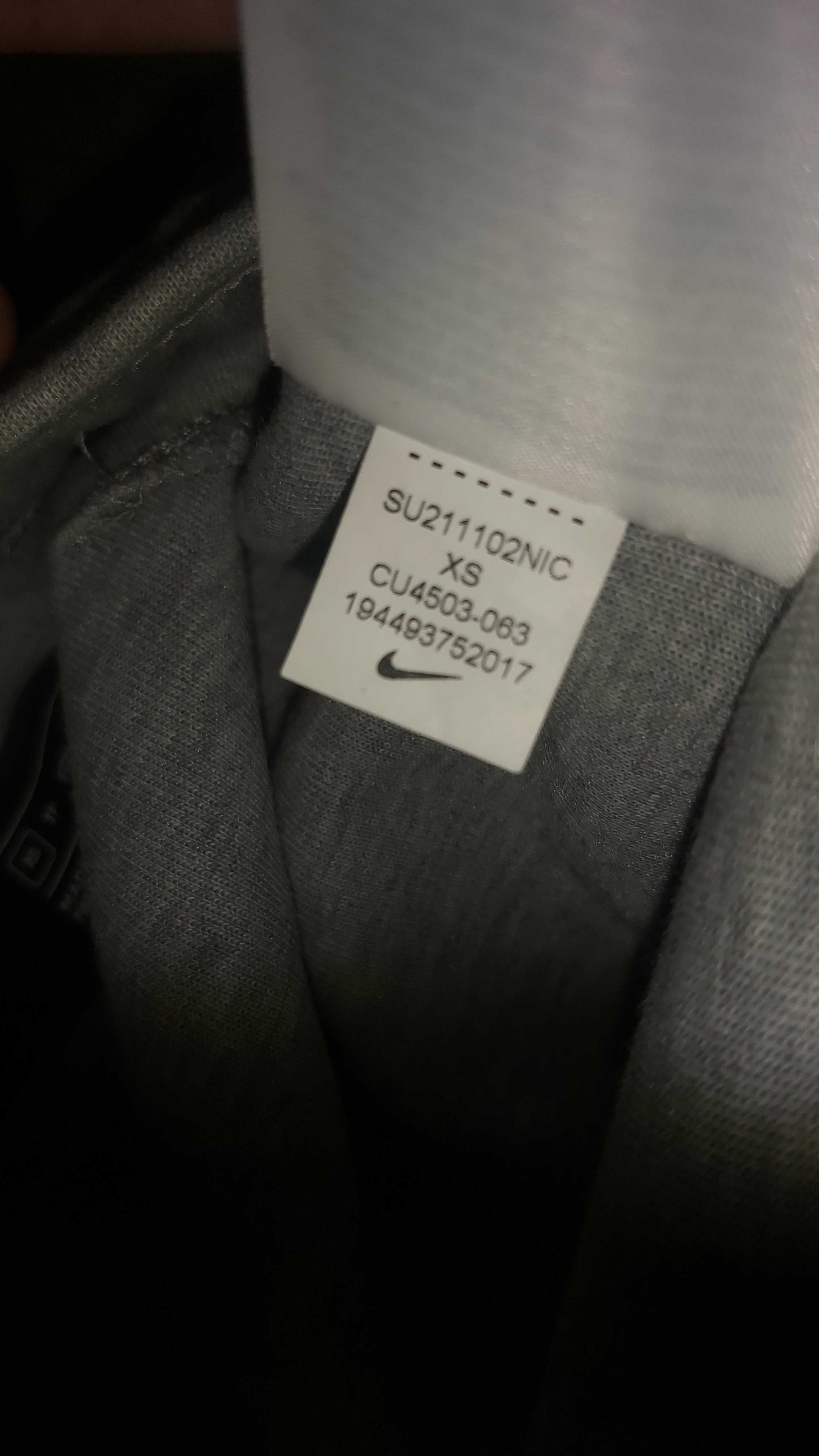 Nike Tech Fleece къси гащи - Размер XS