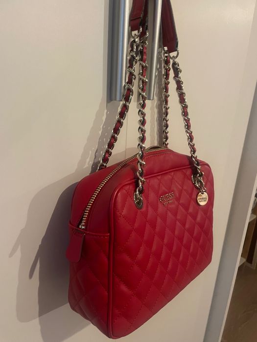 Vând geanta Guess umăr incapatoare