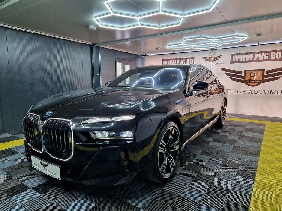 BMW Seria 7 TheatreScreen•SkyLounge•masaj•ventilatie•IconicGlow•Bowers&Wilkins