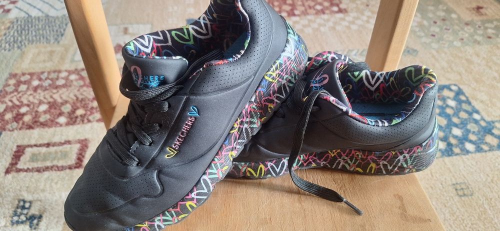 Skechers uno-loving love