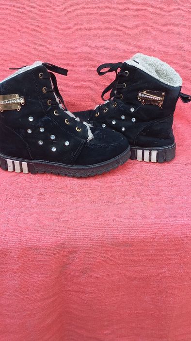 Продаются ботинки