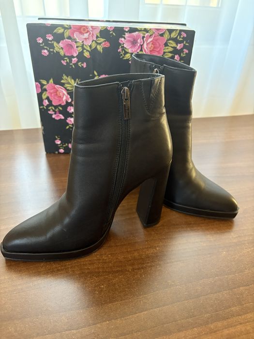 Vand ghete Flavia Passini (40) impecabile
