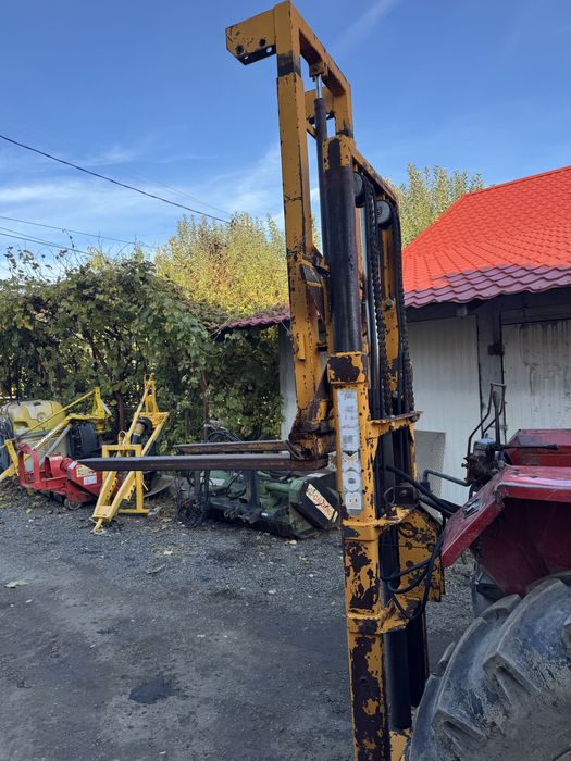 Stivuitor in tirantii tractorului