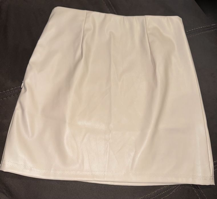 Пола от изкуствена кожа