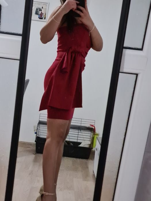 Червена елегантна рокля – чисто нова, не е носена