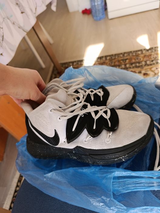 Баскетбольные кроссовки на мальчика 9-10 лет