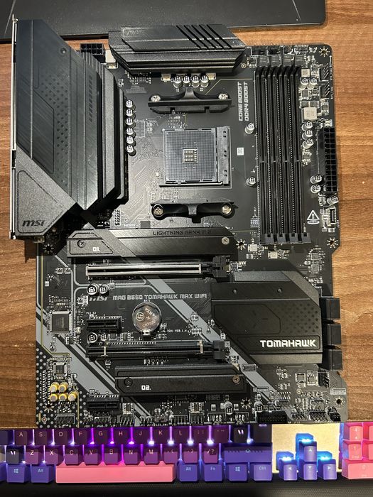 Placa de baza MSI B550 MAG Tomahawk MAX WIFI AM4