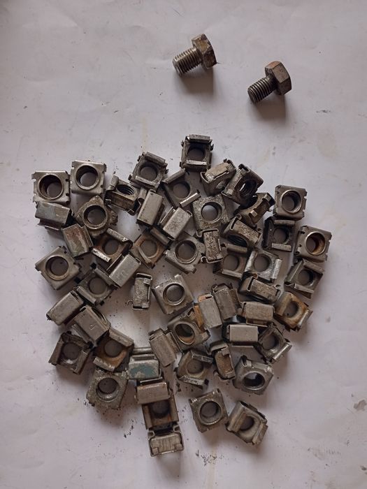 Piulițe șuruburi originale capace roți Dacia 1300