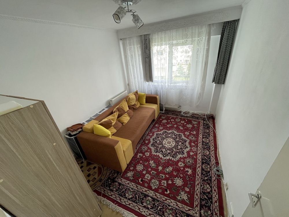 Vand apartament 3 camere zona Steaua