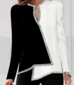 Дамска блуза в бяло и черно.