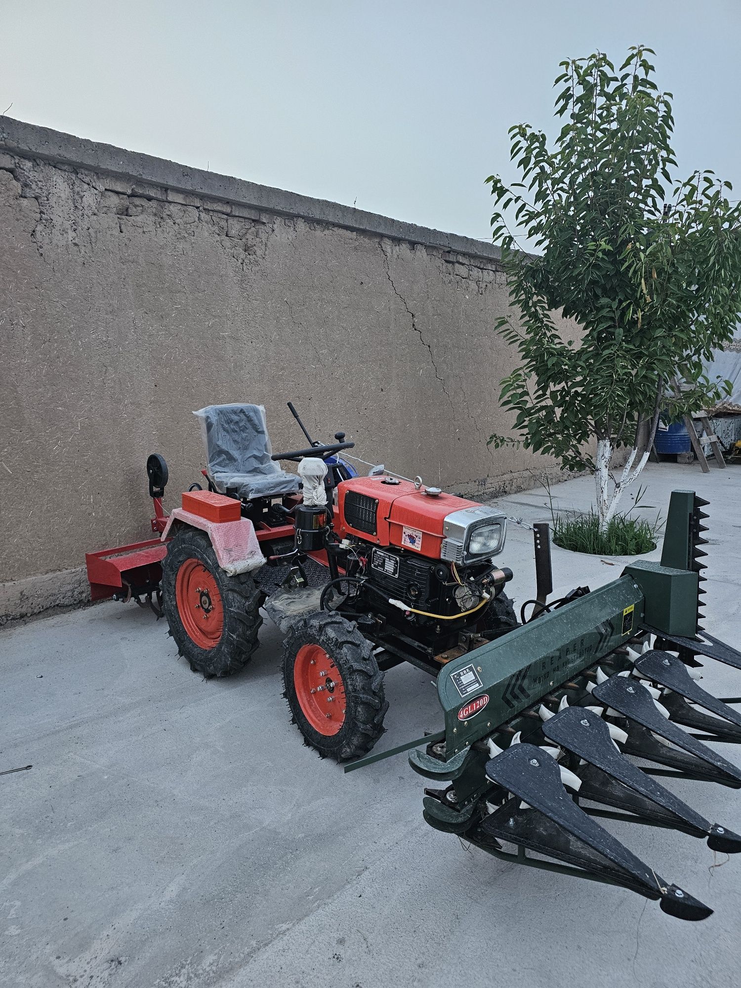Mini traktor 11.05
