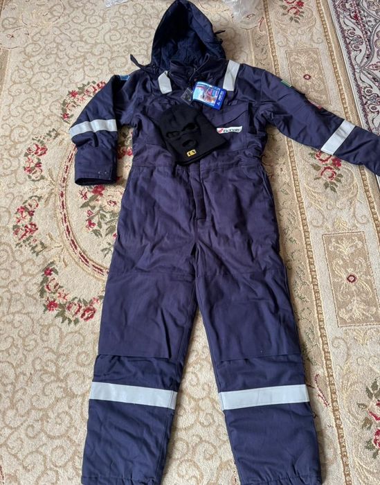 Продам обувь зимний и осенный,, зимний комбез и летний