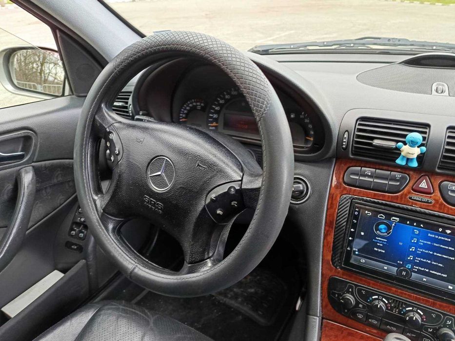 Продавам Мерцедес С200