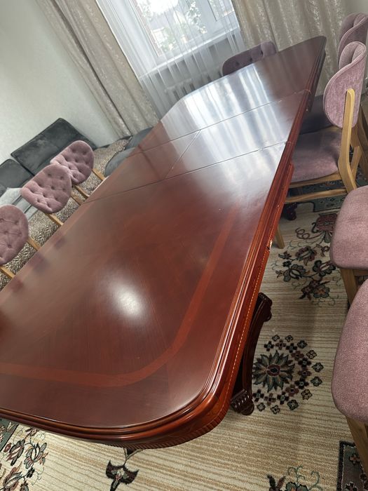 Стол из дерева. В хорошем состоянии