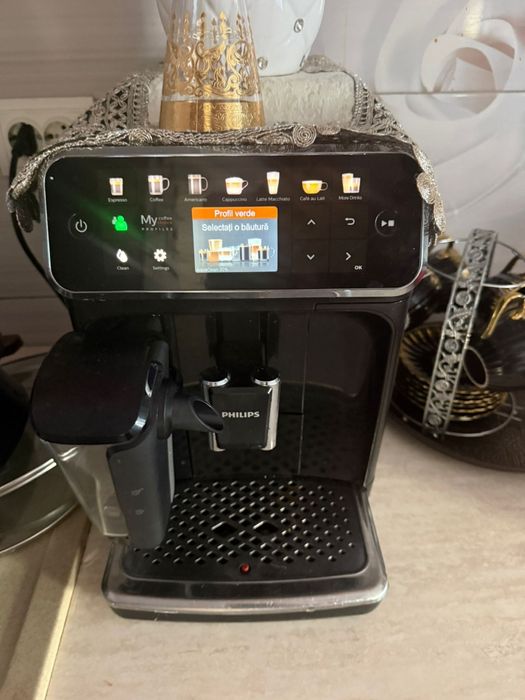 Aparat cafea Philips automat cu display – Cappuccino & Latte