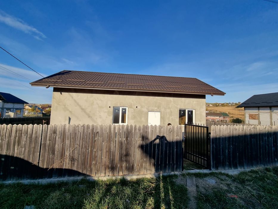 Casa la rosu,Cornesti,Miroslava