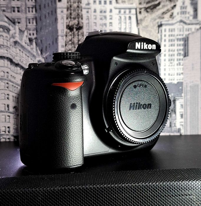 Nikon D5000 + обектив Nikon 18-55mm DX