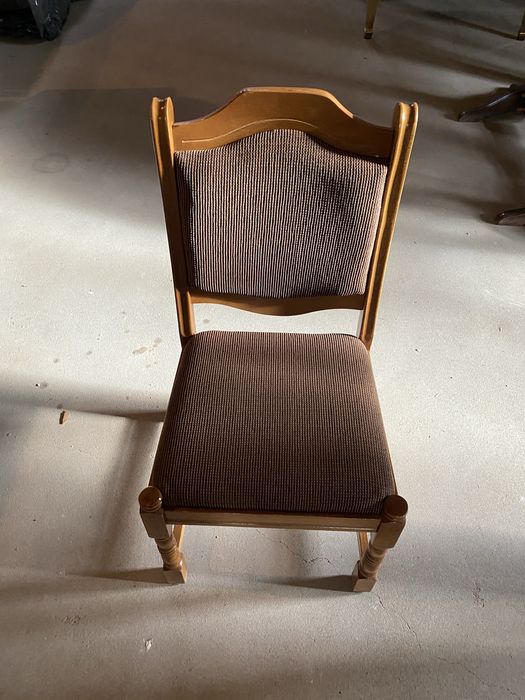 Scaun masiv din lemn tapitat/30 buc