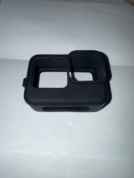 GoPro 12 с 3 батерии , зарядно и аксесоари