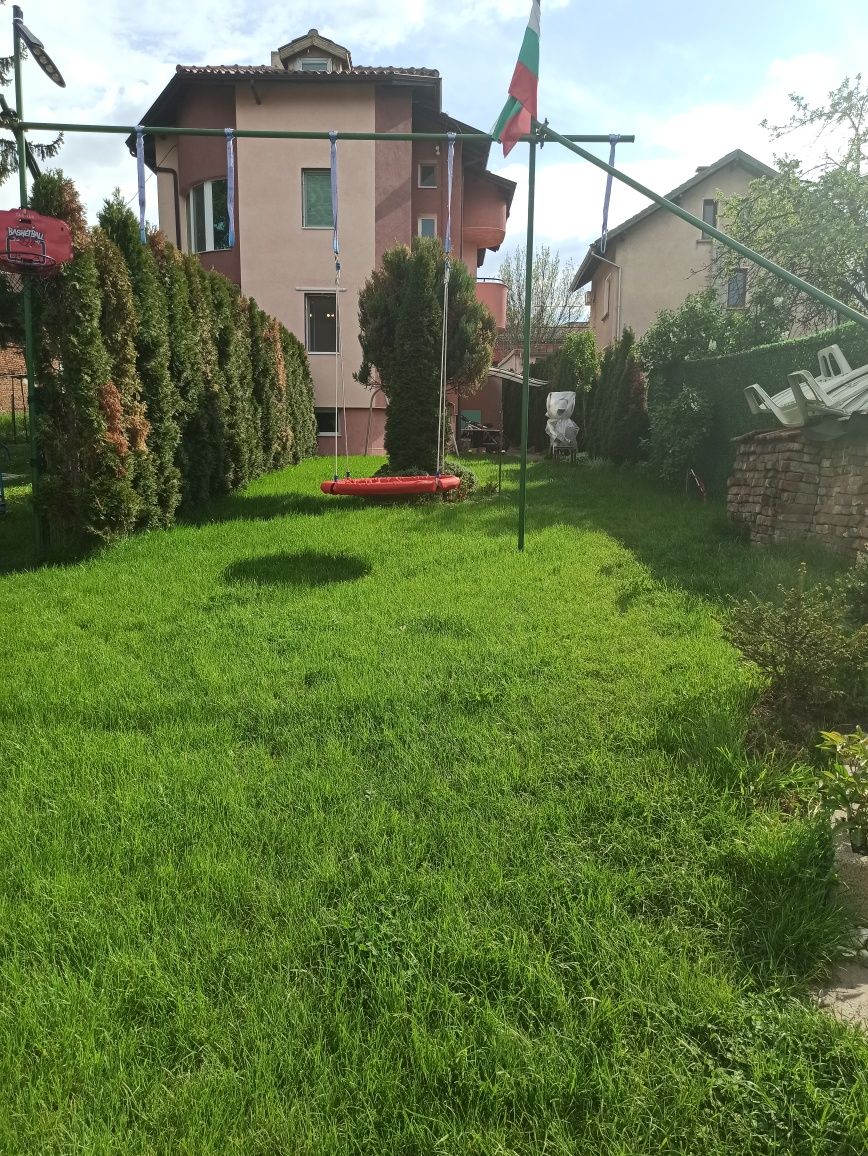 Продавам къща в град Банкя