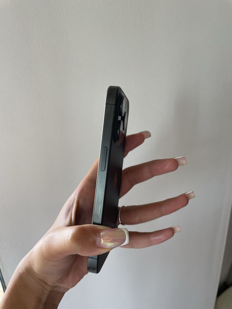 Iphone 15 pro с гаранция