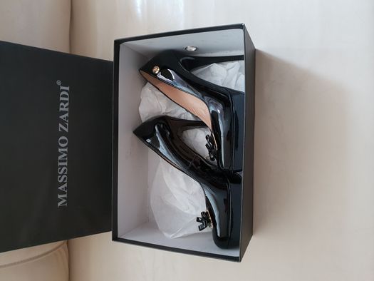 Дамски сандали на Versace и на Massimo Zardi