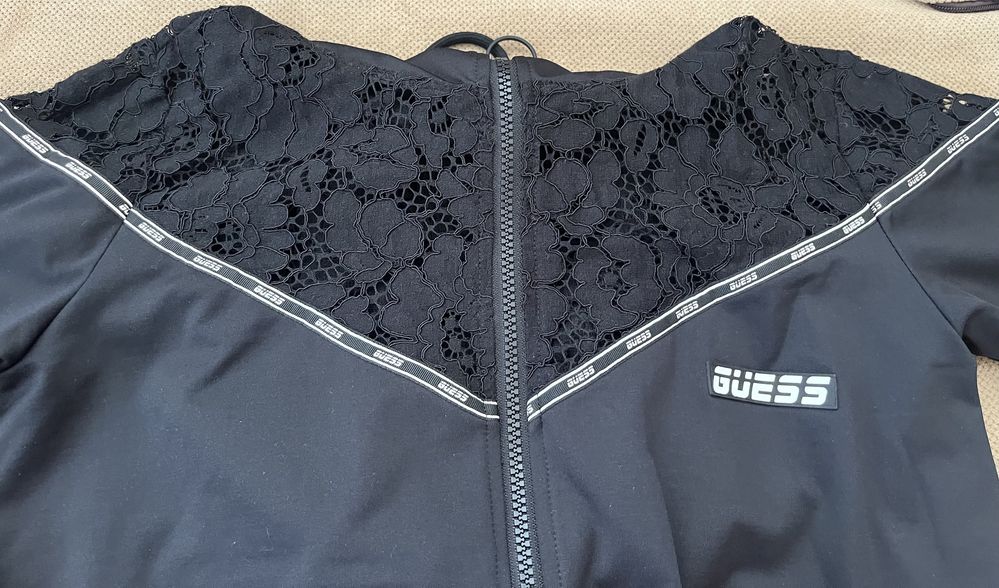 Суичър с дантела GUESS