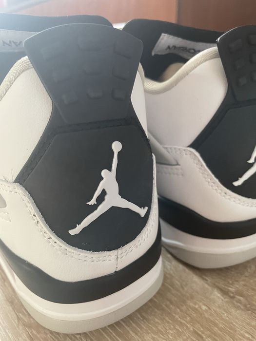 Jordan 4 military black