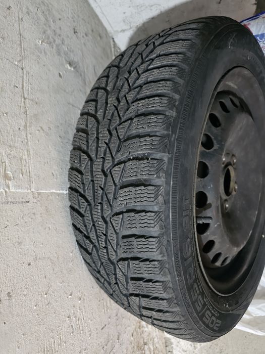 Set 4 anvelope iarnă Ford 205/55 R16 pe jante tablă + prezoane
