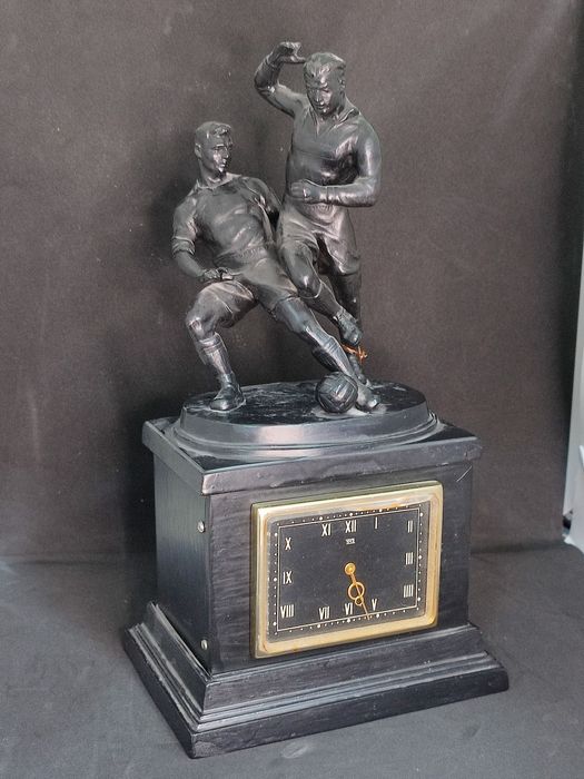 Часы каминные "Футболисты"