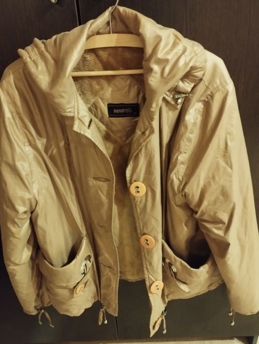 Куртки женские  48 размер