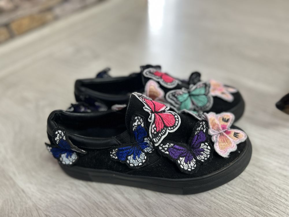 Дизайнерски обувки с пеперуди