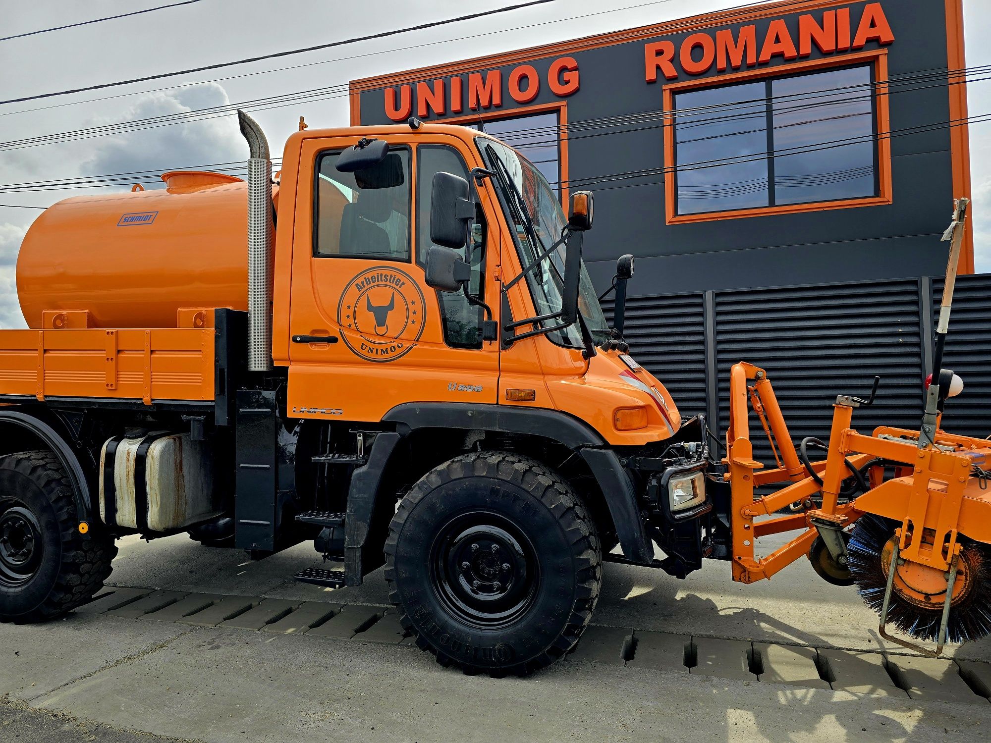 UNIMOG CU Perie si Bazin apa U300 U400 U500