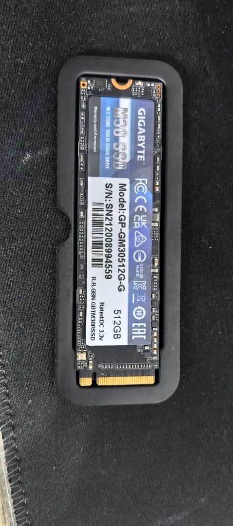 Vând SSD Gigabyte M30 de 512gb