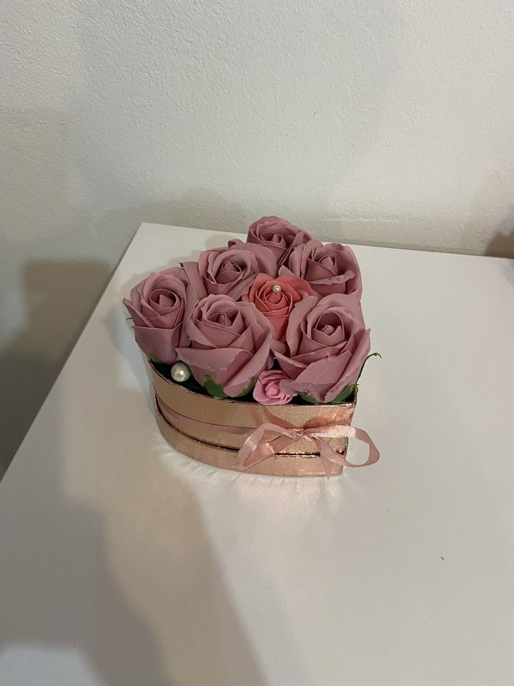 ornament cu trandafiri de sapun