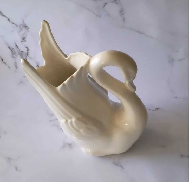 Порцеланова ваза лебед