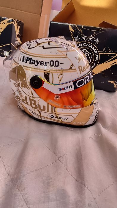 Max Verstappen world champion Helmet 2024 1:2 F1 schuberth