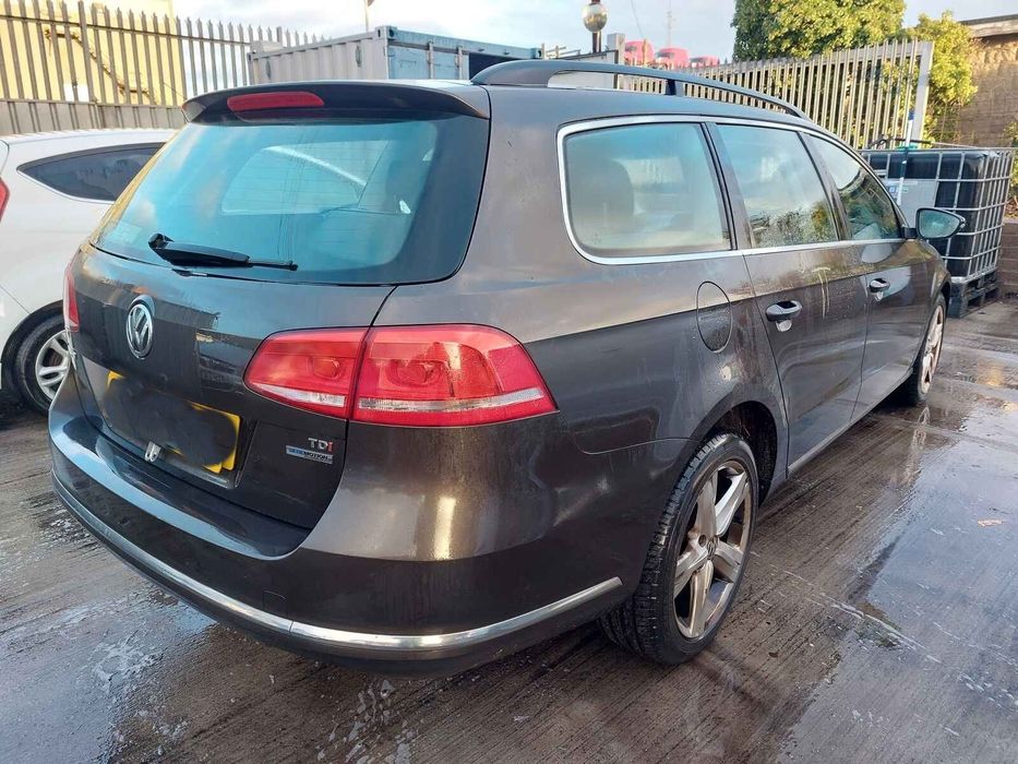 Prag Stanga Volkswagen Passat 2012 Break Maro