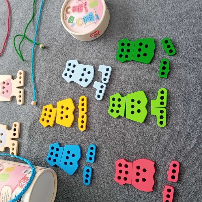 Joc de cusut lemn Montessori