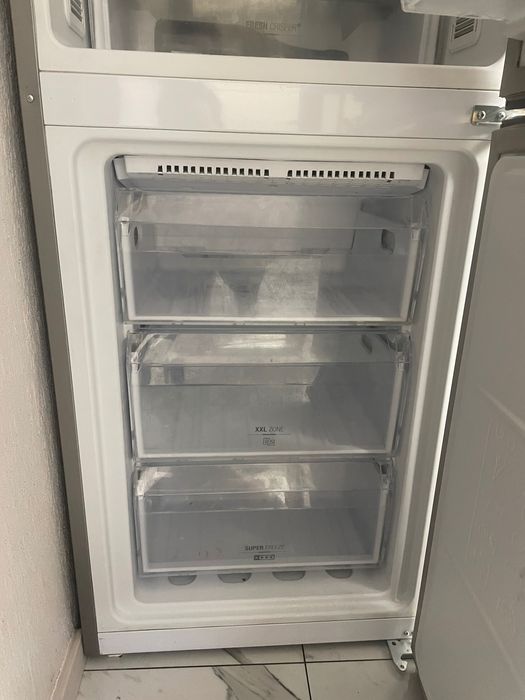 Vand combina frigirifica in 2 usi