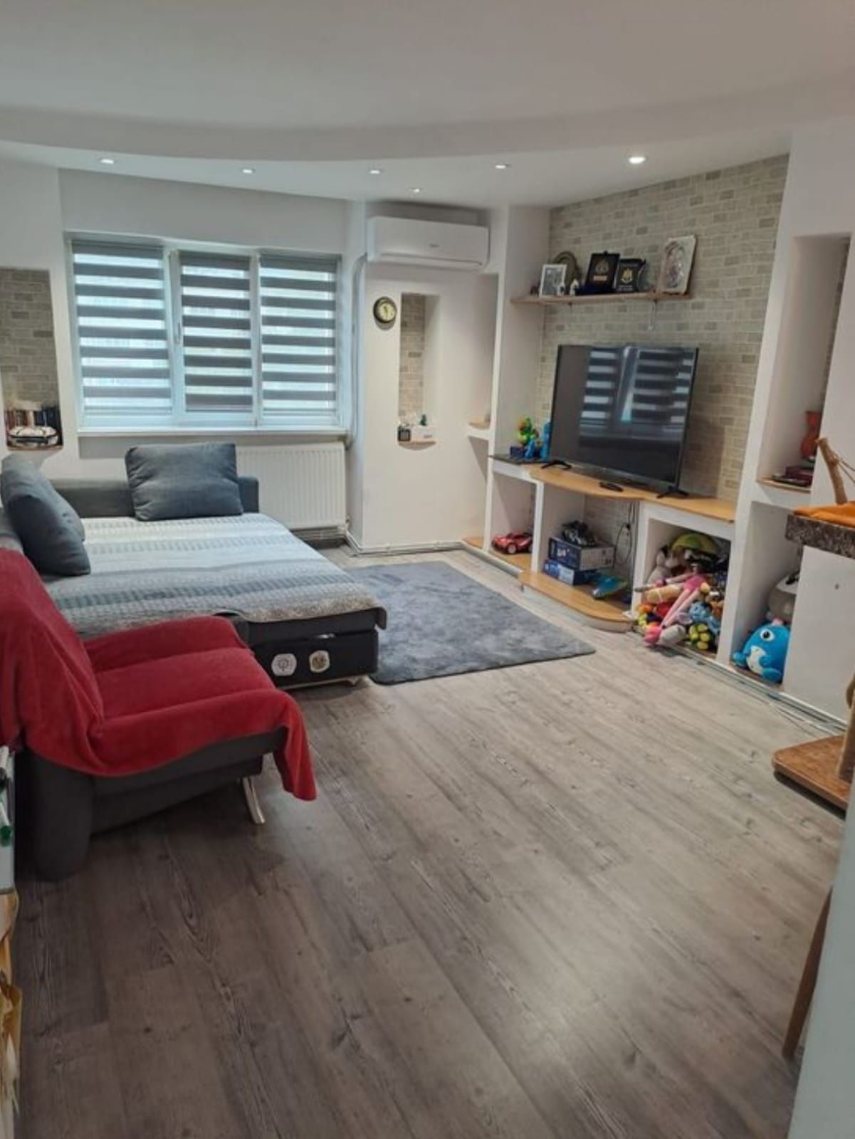 Apartament 4 camere etaj 4 zona Robea