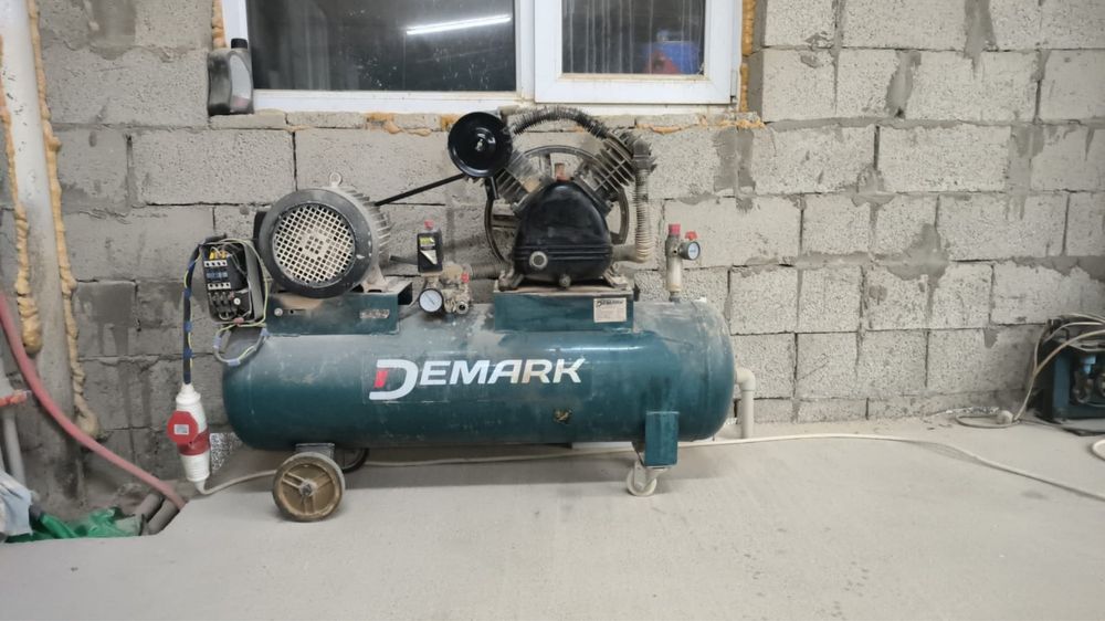 Продам большой компрессор DEMARK