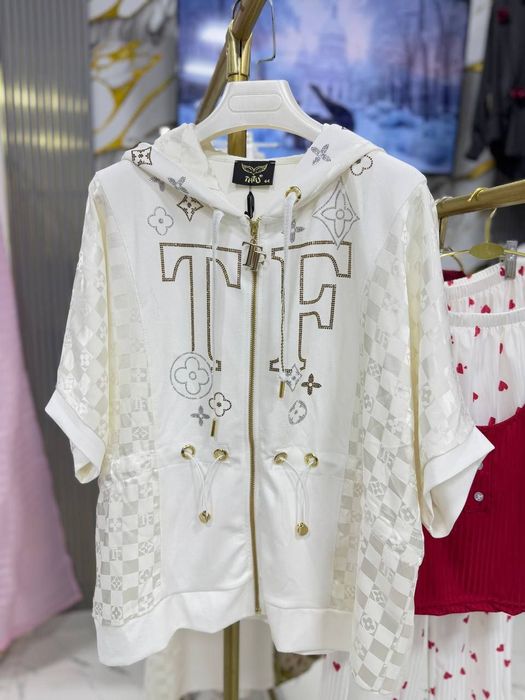 Tiffani firmasi turetski razmerlari bor