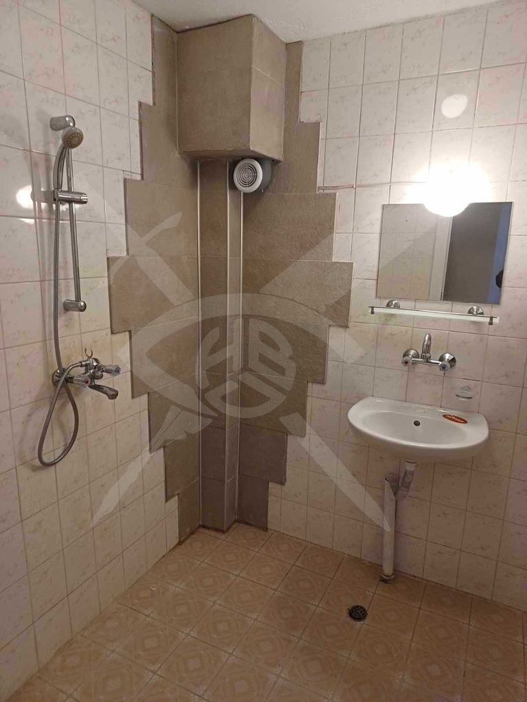 Дава се под наем Тристаен апартамент в Варна, Червен площад - 90 кв.м за 400 € - Снимка #6